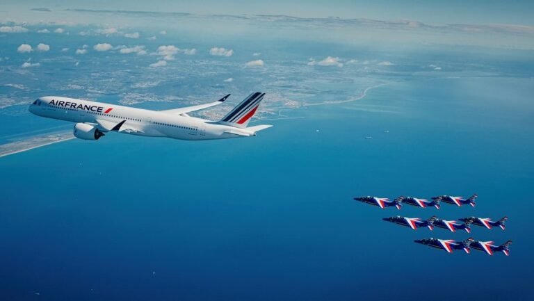 Air France releases footage of ‘Athos A350’ display with Patrouille de France – Business Traveller