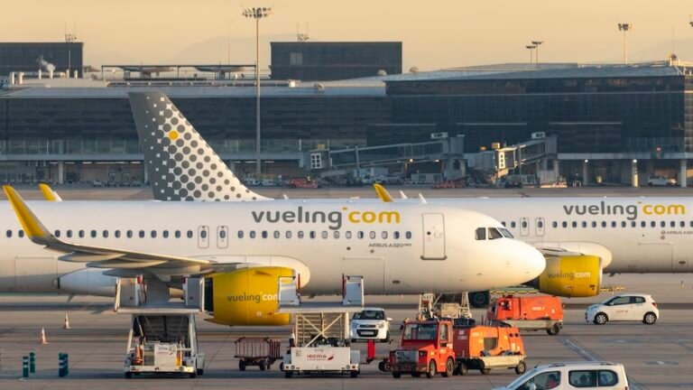 Vueling returns to Heathrow with Paris Orly and Barcelona routes – Business Traveller