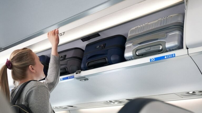 United to install larger overhead bins on Embraer E175 aircraft – Business Traveller