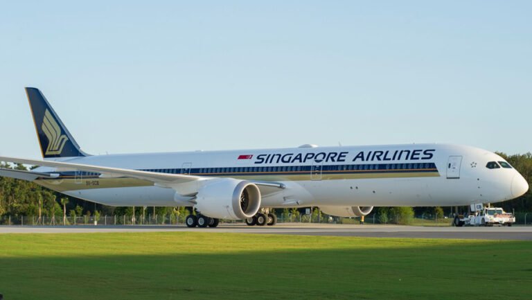 Singapore Airlines and Cathay Pacific to collaborate on green initiatives – Business Traveller